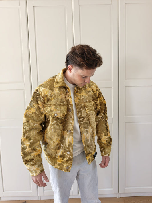 Gold Flora Jacket L von Anouri, am Model getragen