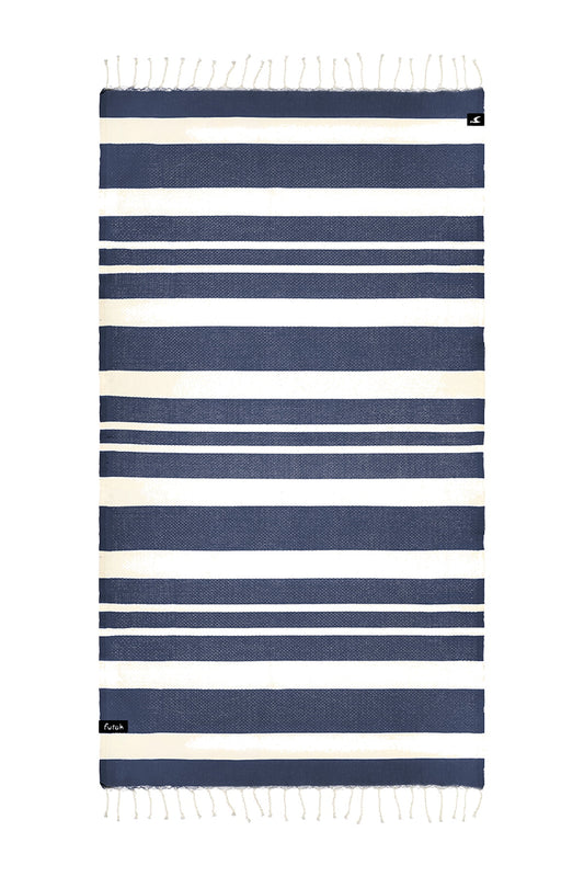Futah Baleal Beach Towel – Gesamtansicht mit blau-weissen Streifen
