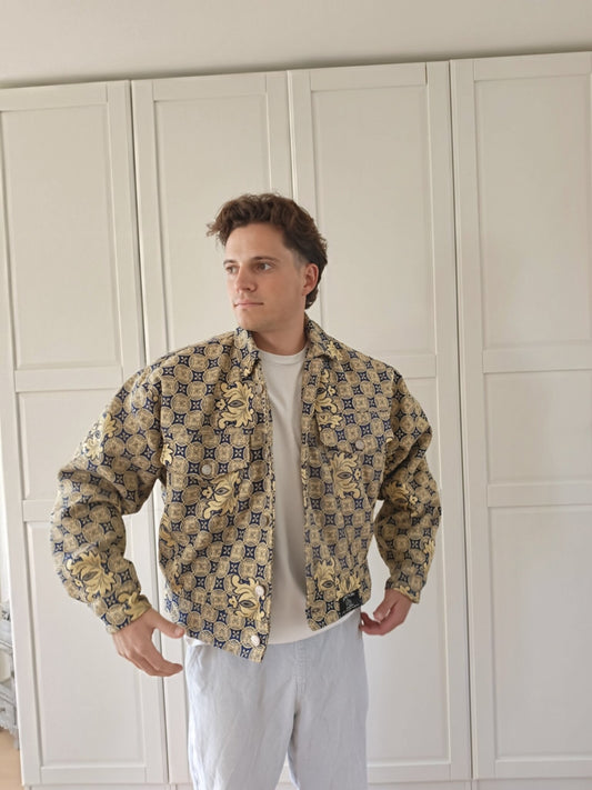 Blue Gold Jacket cropped L von Anouri, am Model getragen