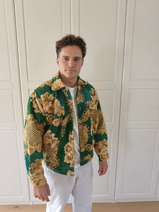 Emerald Gold Jacket L von Anouri, am Model getragen