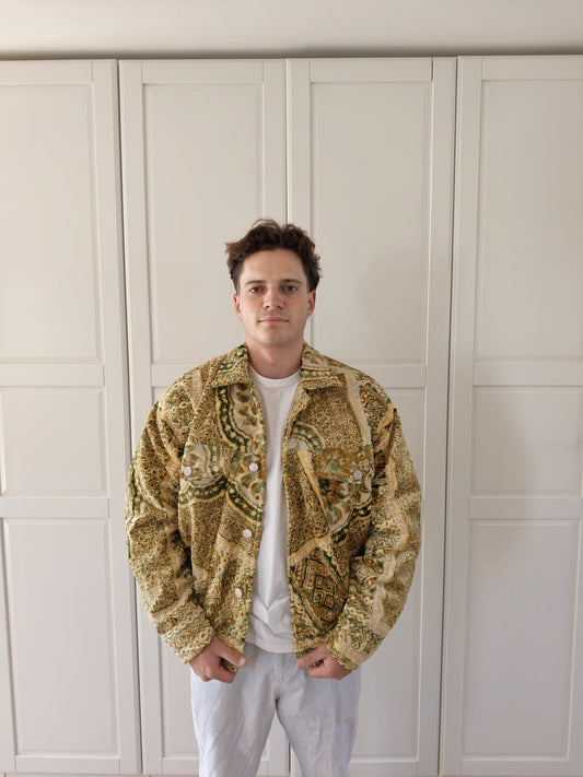 Gold Medallion Jacket L von Anouri, am Model getragen