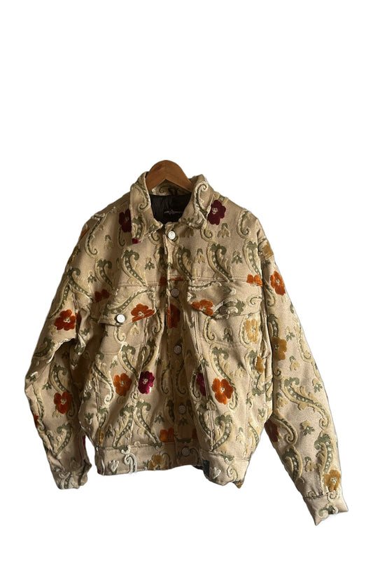 Anouri Soft Beige Jacket – Vorderansicht am Bügel