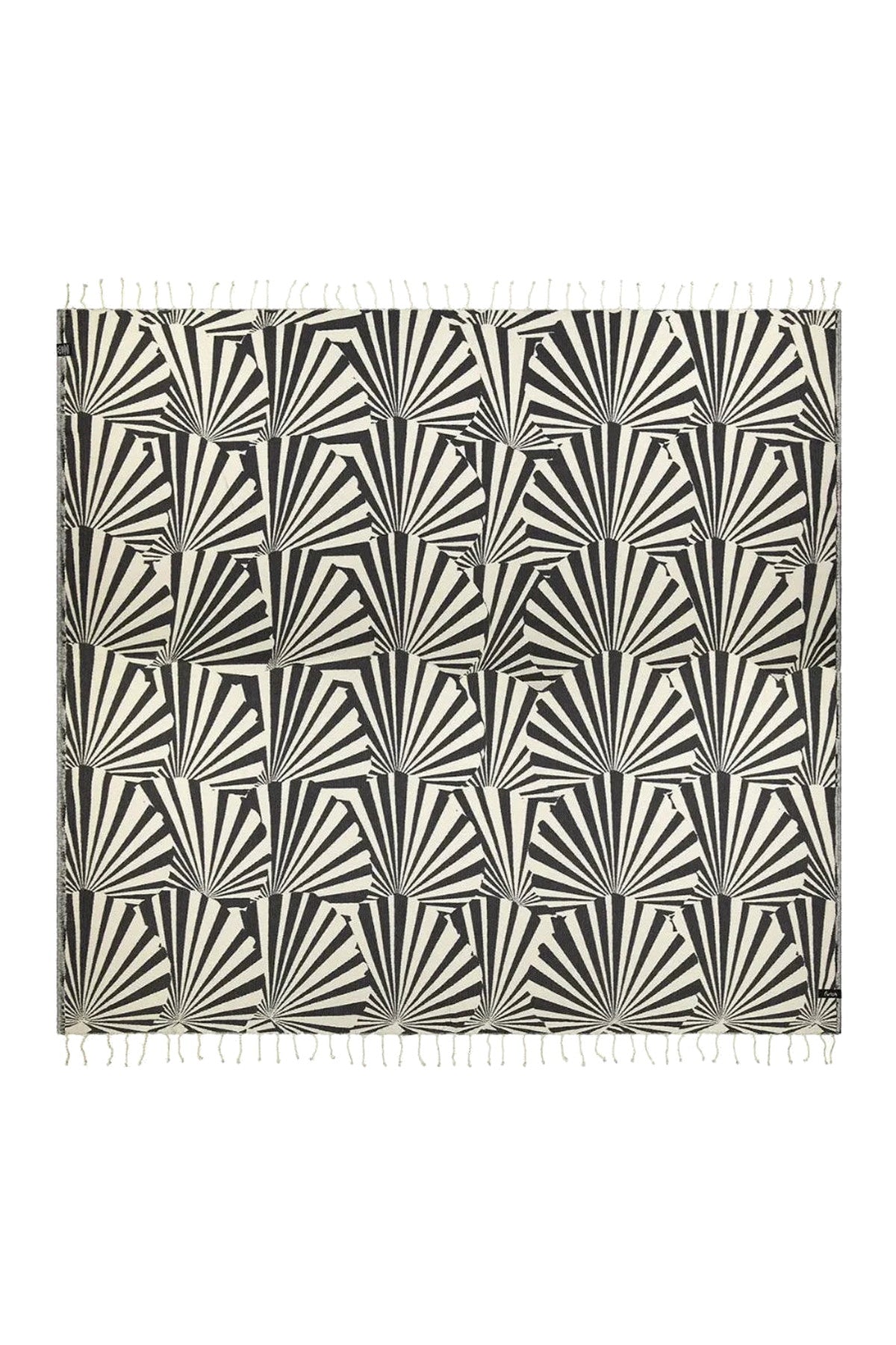 Futah Taiga Black XL Beach Towel – Gesamtansicht des Fächermusters
