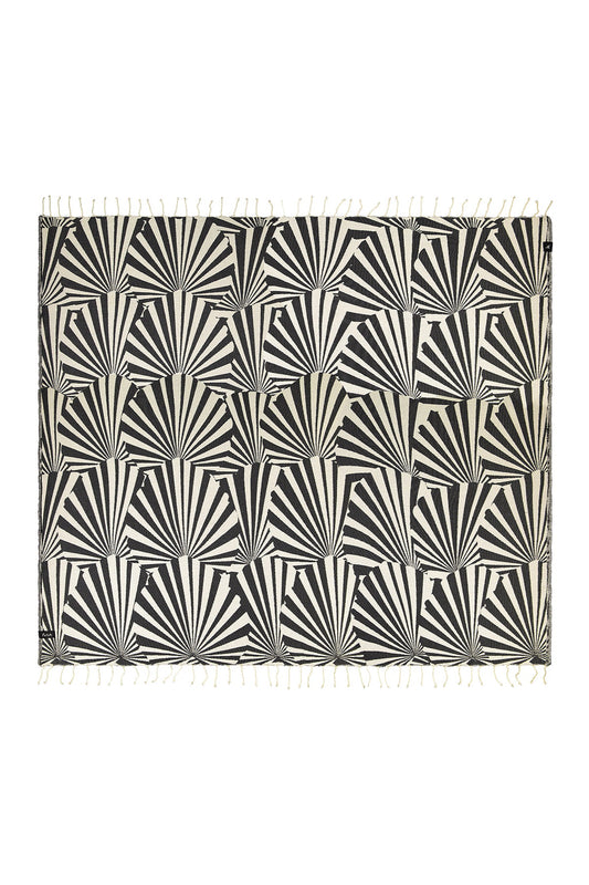 Futah Taiga Black XL Beach Towel – Gesamtansicht hochkant